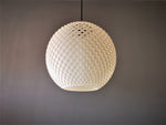 Lade das Bild in den Galerie-Viewer, Design, Designleuchte, Hängeleuchte, Pendelleuchte, Trend, Lifestyle, Pendant Lamp, Licht, Leuchte, Lampe, schönes licht, leuchte, schönes zuhause, münchen, hamburg, berlin, stuttgart, schöner wohnen, interieur design, licht und schatten
