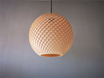 Lade das Bild in den Galerie-Viewer, Design, Designleuchte, Hängeleuchte, Pendelleuchte, Trend, Lifestyle, Pendant Lamp, Licht, Leuchte, Lampe, schönes licht, leuchte, schönes zuhause, münchen, hamburg, berlin, stuttgart, schöner wohnen, interieur design, licht und schatten
