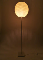 Lade das Bild in den Galerie-Viewer, Design, Designleuchte, Hängeleuchte, Pendelleuchte, Lifestyle, Pendant Lamp,Leuchte, Lampe, schönes licht, leuchte, schönes zuhause, schöner wohnen,, schöne standleuchte, edle leuchte, stehleuchte, designlampe, licht und schatten, led leuchte, smartes licht, led
