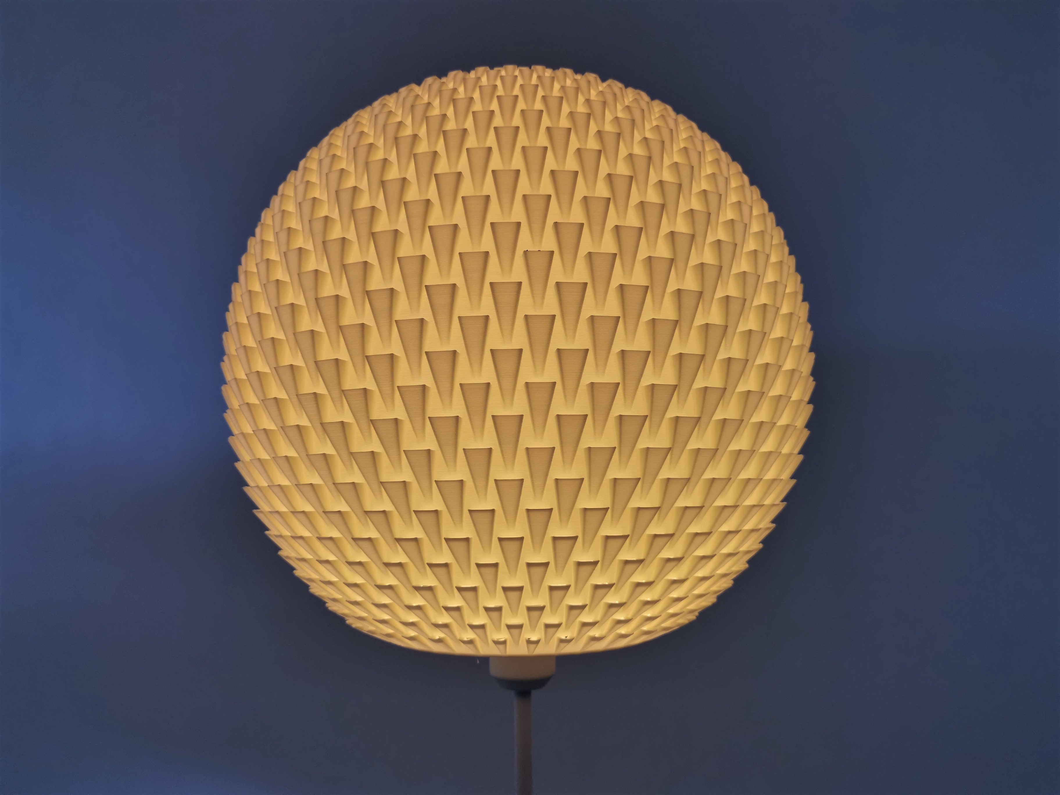 Designlampe, Designleuchte, Hängeleuchte, Pendelleuchte,  Lifestyle, Pendant Lamp, Licht, Leuchte, Lampe, schönes licht, leuchte, schönes zuhause, schöner wohnen, standleuchte, schöne standleuchte, edle leuchte, stehleuchte, interieur design, licht und schatten, led leuchte, smartes licht, led, schönes licht